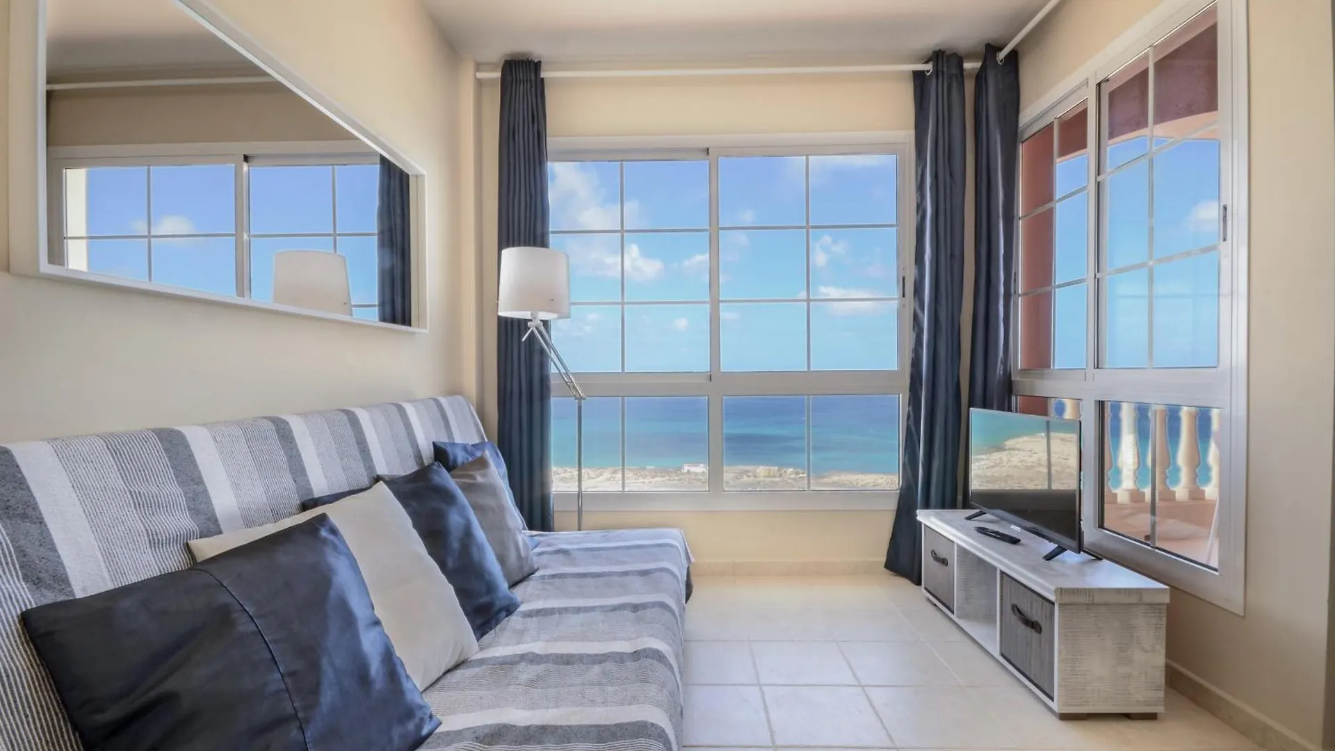 Stunning Sunrise On The Ocean location